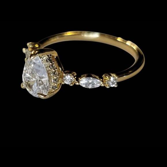 New Size 8 14k Yellow Gold Filled Ring w/ Pear Cut Center Stone - Picture 7 of 9